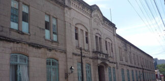 Padres de alumnos del Colegio Salesiano buscan una respuesta a la suba de la matrícula