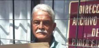 El trabajador que se encadenó en el archivo histórico habría llegado a un acuerdo