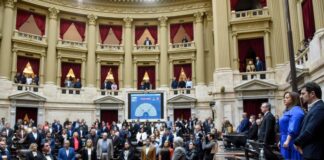 Los trabajadores del Congreso acordaron un aumento del 90%