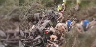 Un camión del Ejército desbarrancó y cayó al vacío en San Martín de los Andes
