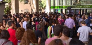 Protesta de investigadores del CONICET por despidos