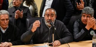 Funcionarios nacionales reciben a la CGT para intentar bajar la tensión por la reforma laboral y evitar un paro general