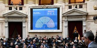 El Gobierno apuesta a sumar respaldo del PJ para frenar las PASO