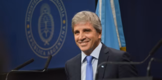 El oficialismo volvió a mostrar superávit fiscal y defendió el ajuste económico