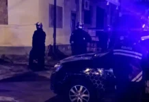 Conmoción en barrio Roberto Romero: un policía murió y dos personas fueron baleadas dentro de una vivienda