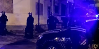 Conmoción en barrio Roberto Romero: un policía murió y dos personas fueron baleadas dentro de una vivienda