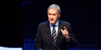 Juan Schiaretti pide la renuncia de Adorni como jefe de Gabinete