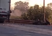 Motociclista resultó herido tras quedar atrapado entre un auto y un camión en El Carril