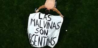 La bandera de Malvinas desató un reclamo del Reino Unido ante la FIFA