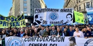 Marcha al Ministerio de Economía: sindicatos y movimientos sociales reclaman por la deuda de las familias