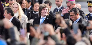 Milei busca contener a los gobernadores aliados mientras acelera el armado para 2027