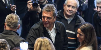 Massa reapareció en una cumbre del peronismo santafesino