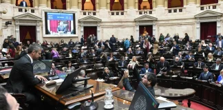 La oposición consiguió 133 votos y busca llevar el sobreendeudamiento familiar al Congreso