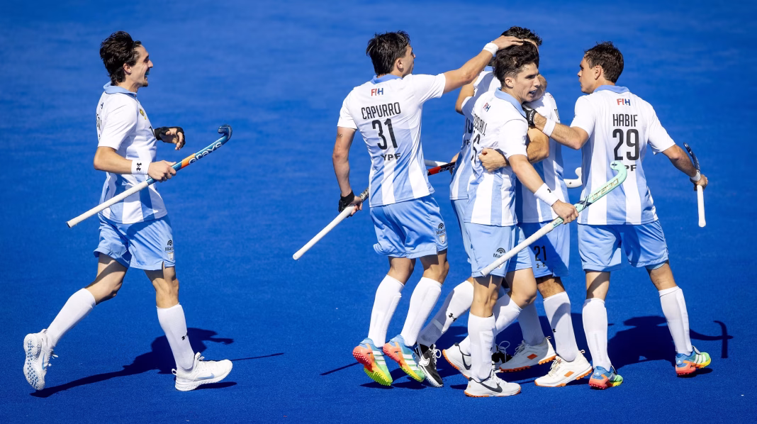 LOS LEONES