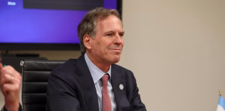 Oxenford explicó por qué no hubo una reunión bilateral entre Trump y Milei