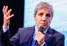 Caputo hablará ante empresarios en medio de la presión sobre el riesgo país y los mercados