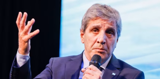 Caputo hablará ante empresarios en medio de la presión sobre el riesgo país y los mercados