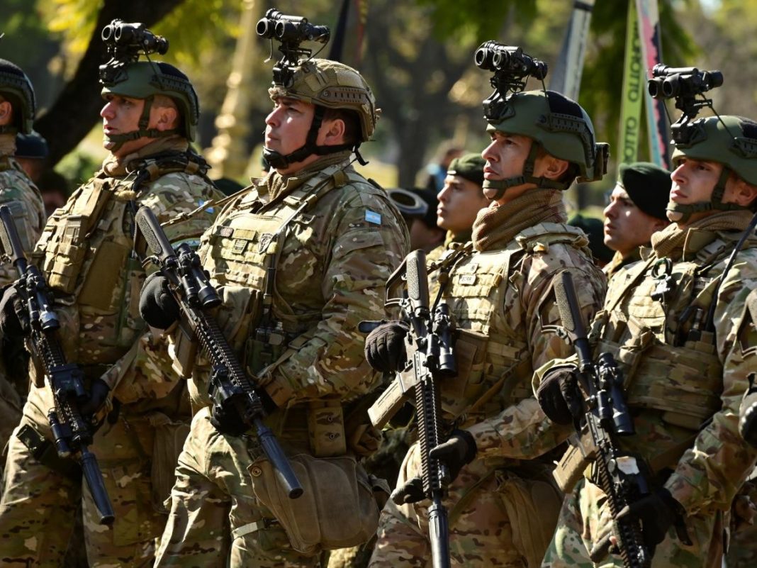 MILITARES