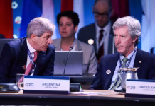 El riesgo país alcanzó su máximo anual y crece la incertidumbre por la deuda de 2027
