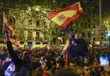 España: protestas y disturbios tras el choque de trenes que dejó al menos 68 muertos